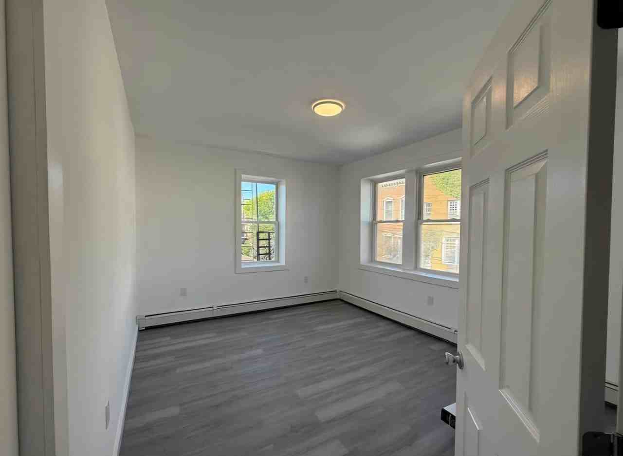 610 Gregory Ave Apt 2 - Photo 6 of 17