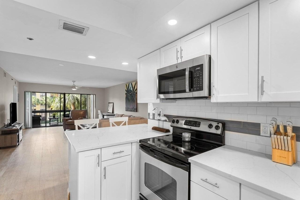 700 Uno Lago Dr #303 - Photo 5 of 17