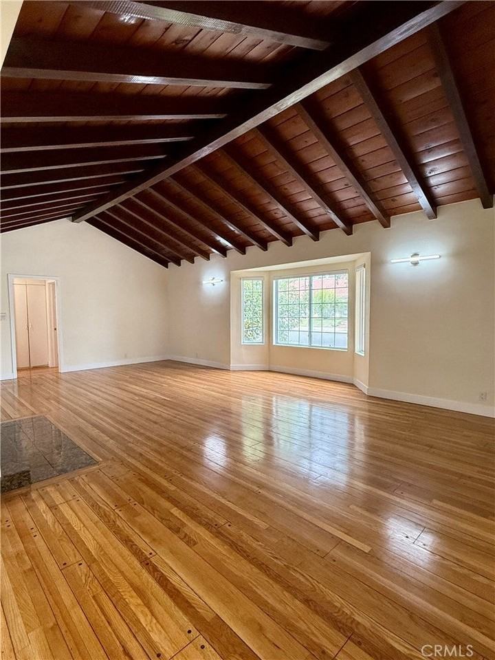 19730 Tuba St - Photo 4 of 38