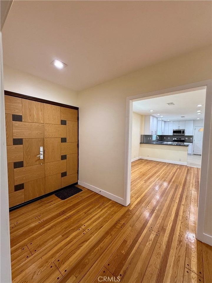 19730 Tuba St - Photo 7 of 38