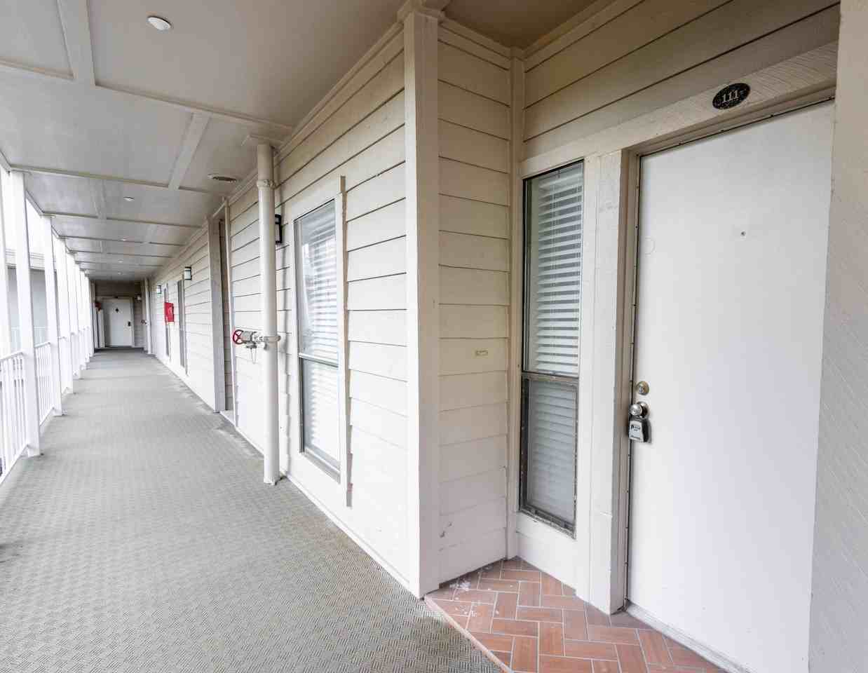 401 Lakeside Ln - Photo 2 of 45