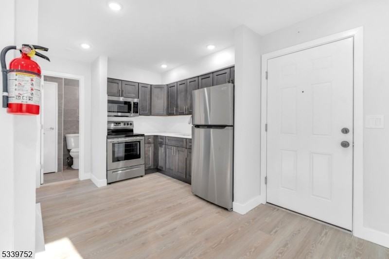 557 S Broad St Apt A5 - Photo 7 of 8