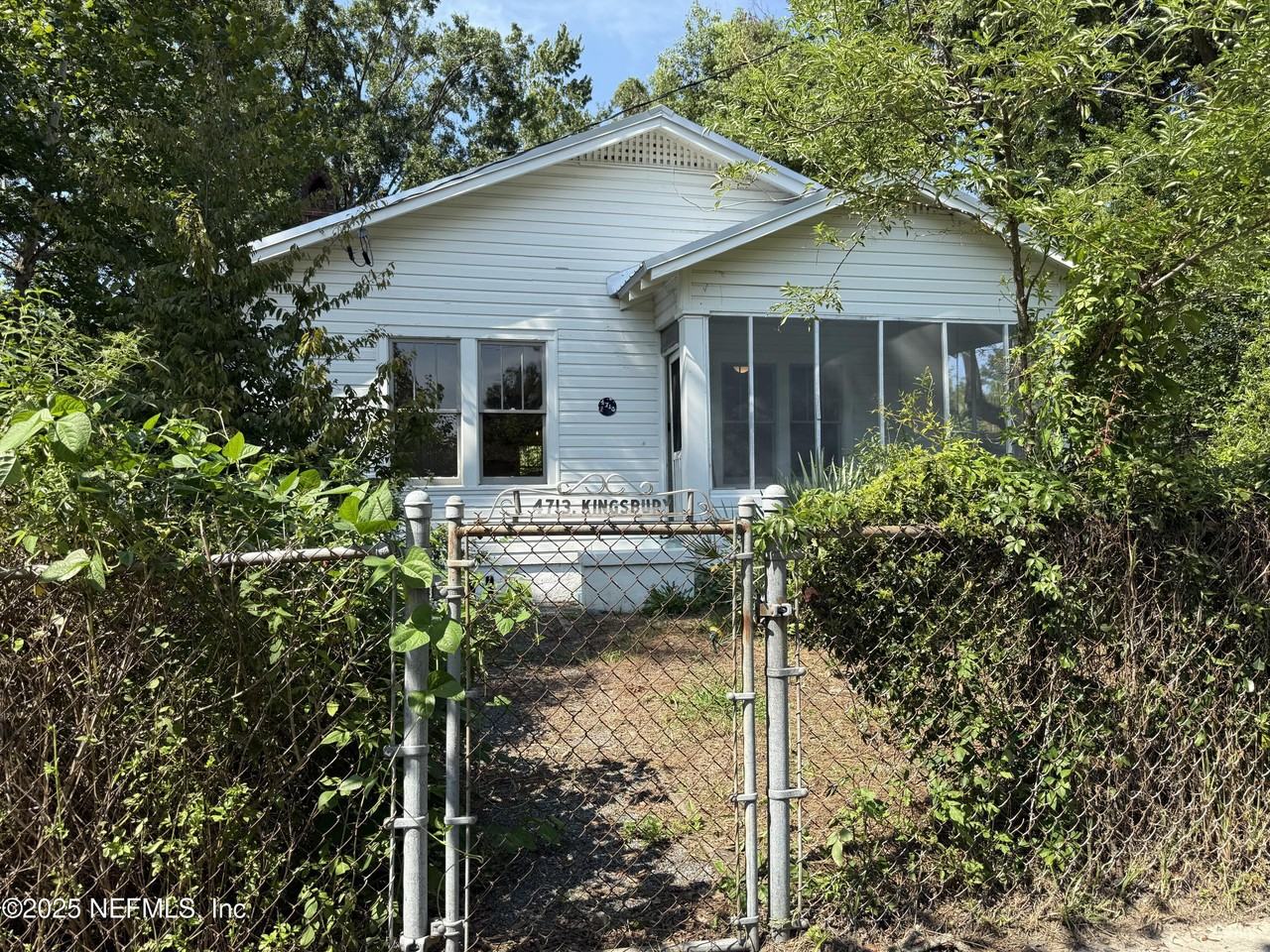 4713 Kingsbury St - Photo 2 of 50