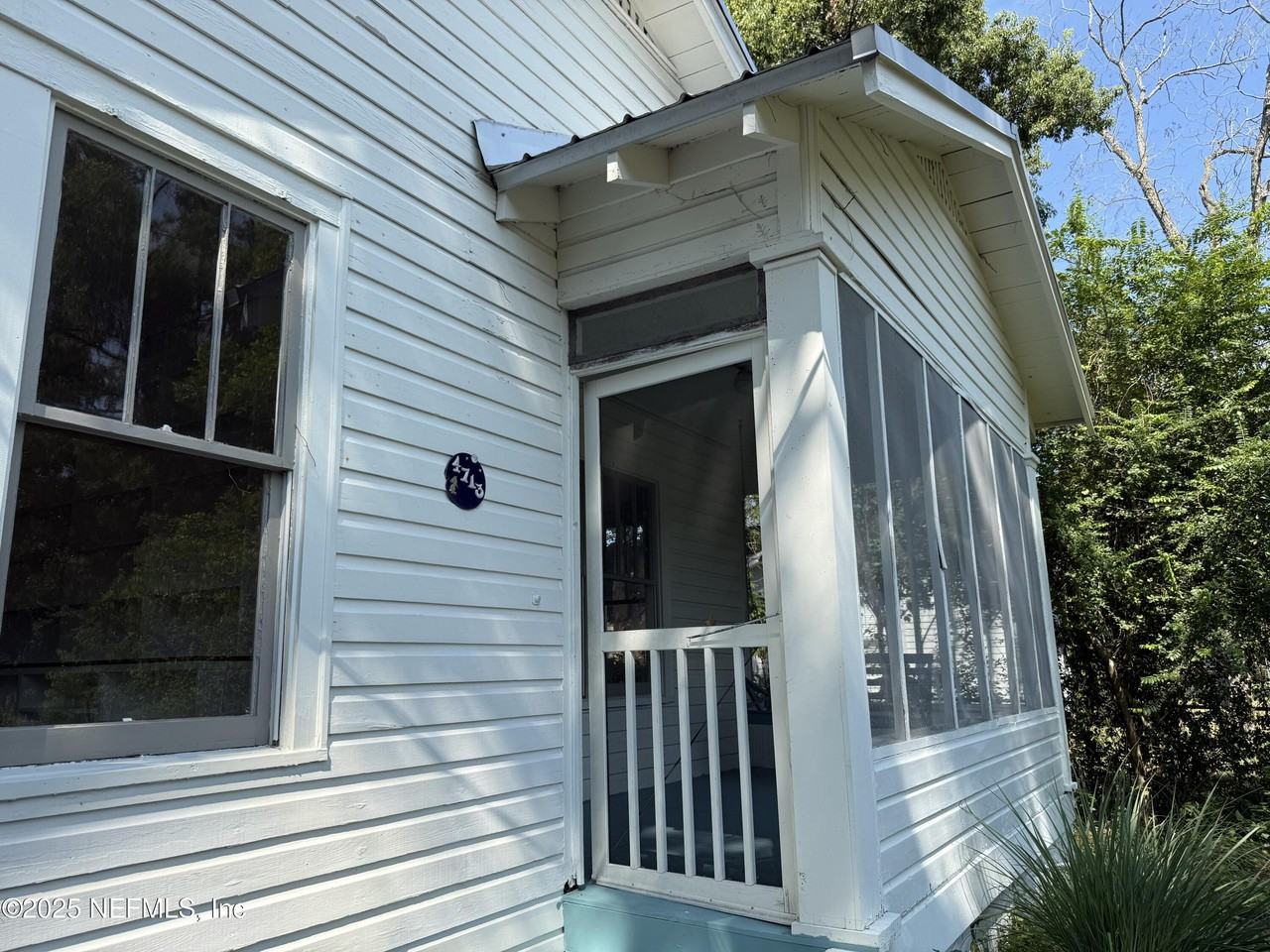 4713 Kingsbury St - Photo 4 of 50