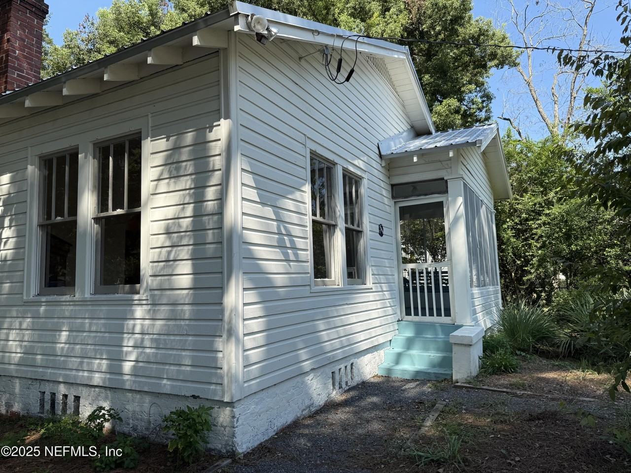 4713 Kingsbury St - Photo 5 of 50