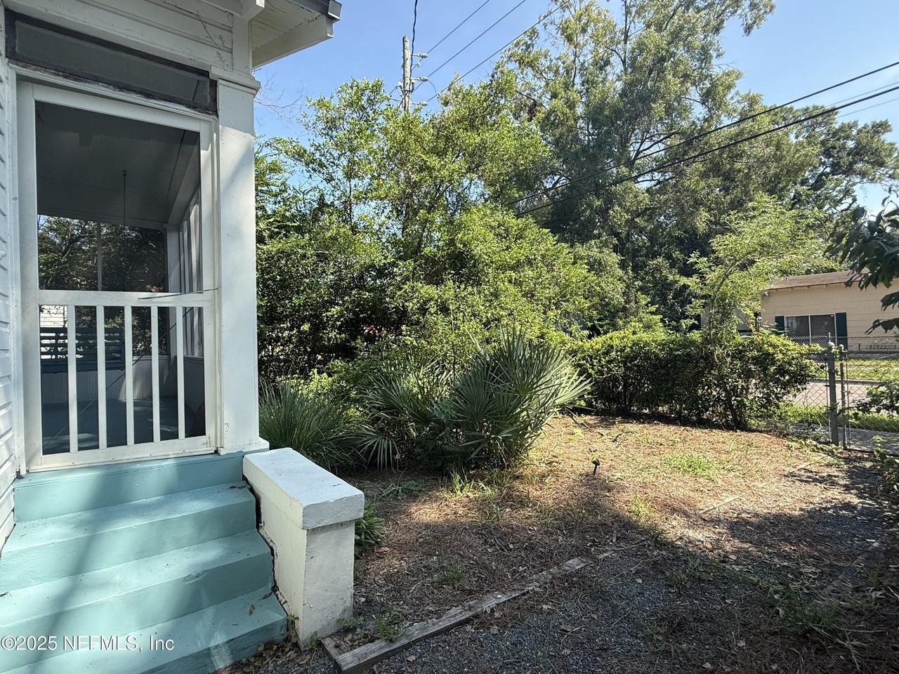 4713 Kingsbury St - Photo 6 of 50