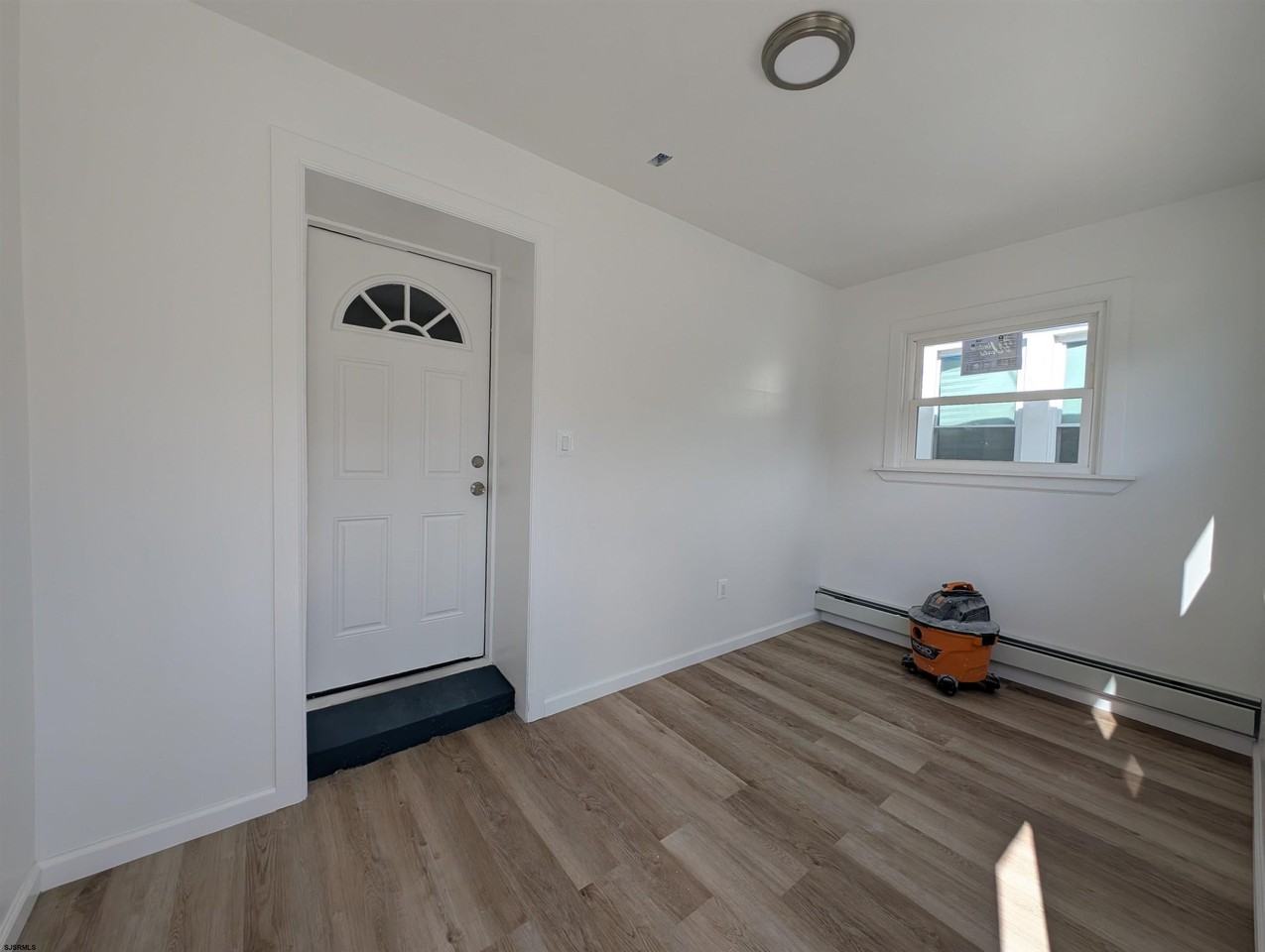 1109 Adriatic Ave - Photo 4 of 25