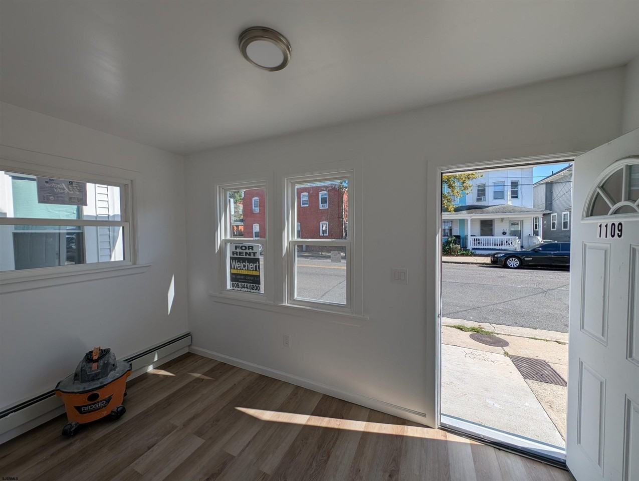 1109 Adriatic Ave - Photo 5 of 25