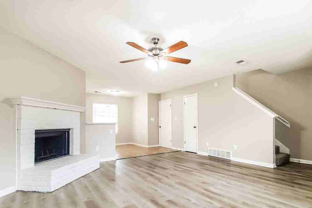 5731 Riverhead Ave - Photo 6 of 17