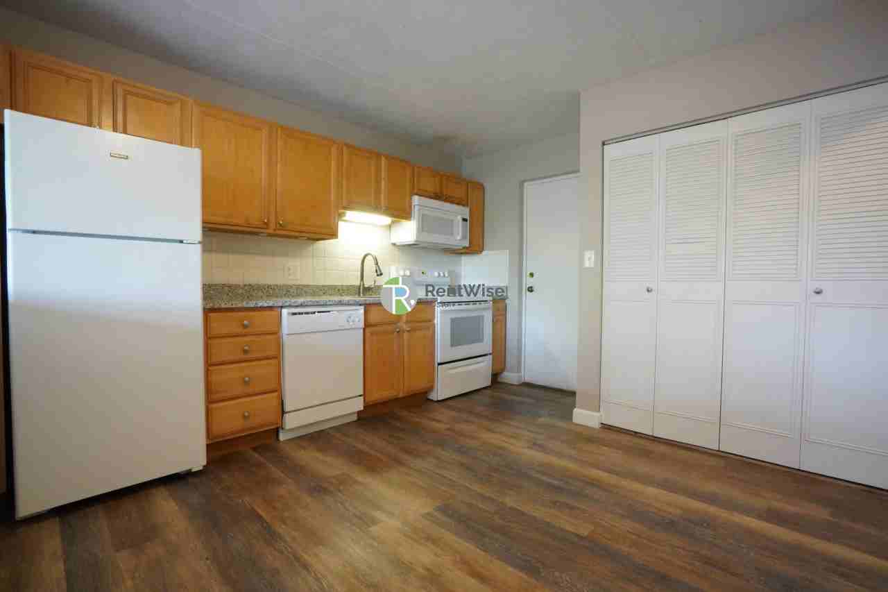 12 Cottage Ct #5 - Photo 6 of 16