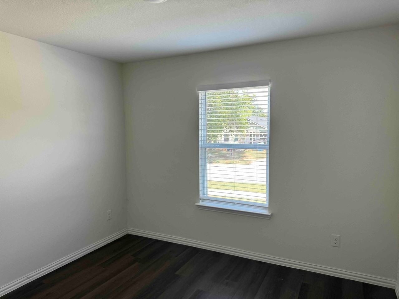 404 E Munson St - Photo 2 of 6