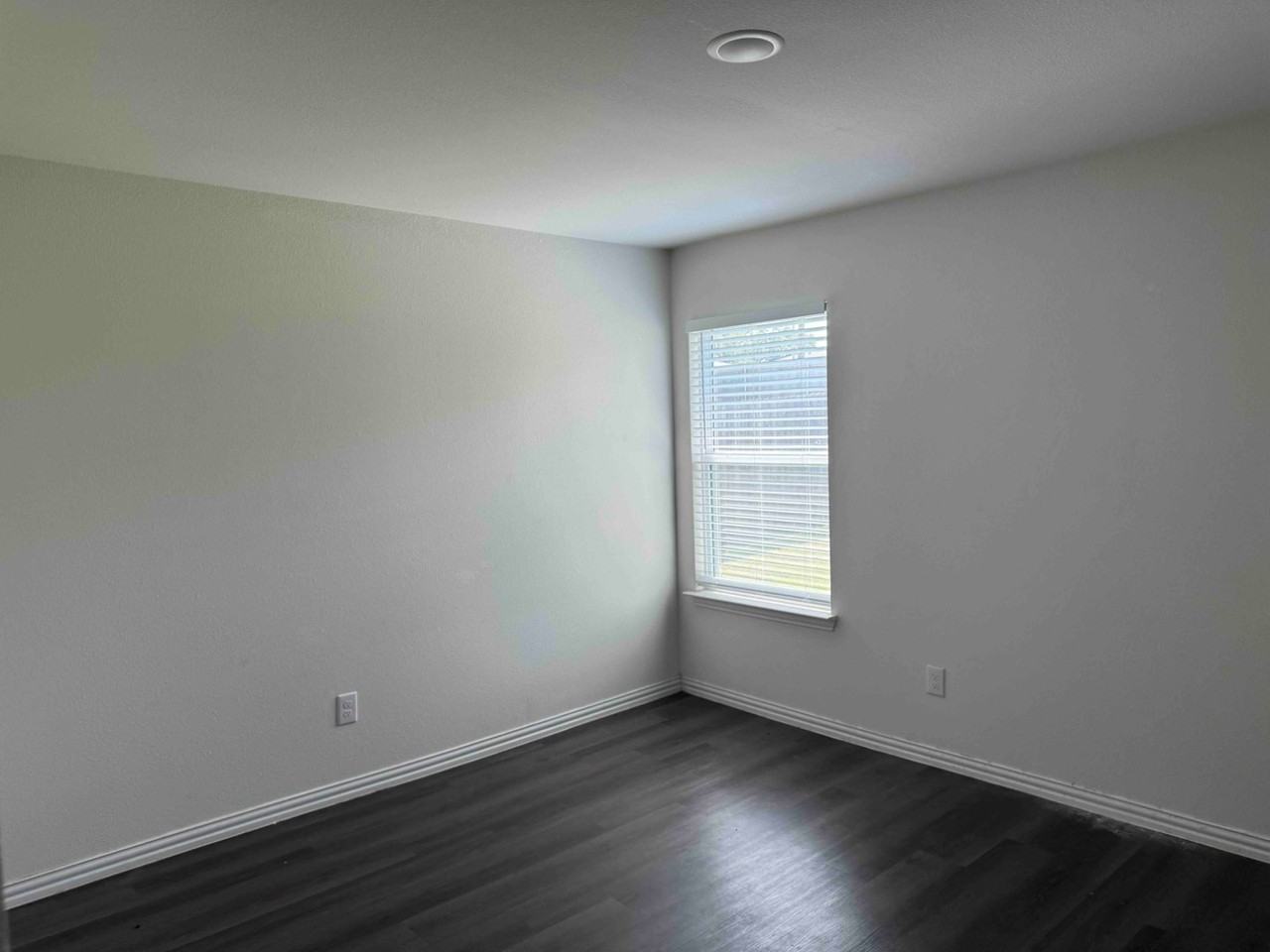 404 E Munson St - Photo 5 of 6