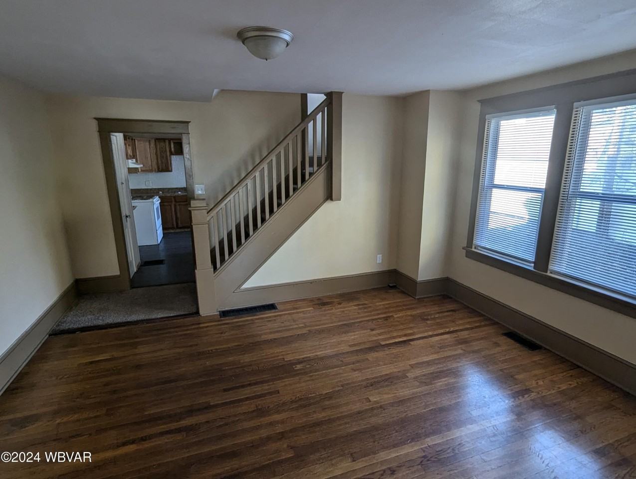 677 Cemetery Street - Photo 4 of 14