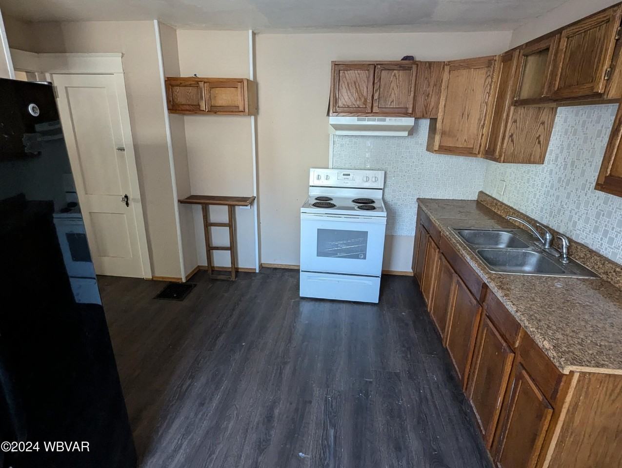 677 Cemetery Street - Photo 7 of 14