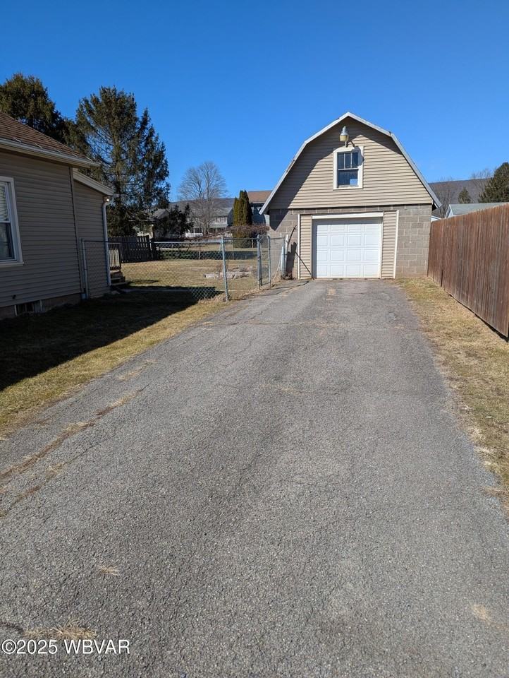 8918 State Route 405 - Photo 2 of 20