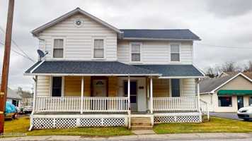 featured image of 221 Valley St