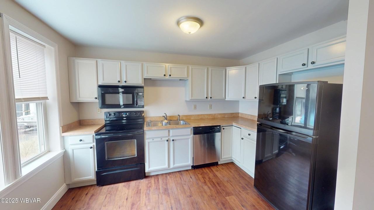 221 Valley Street - Photo 3 of 7