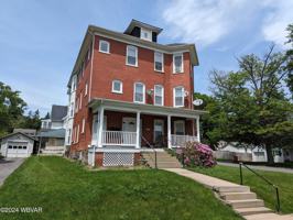 featured image of 850 Louisa St Apt 4 #4