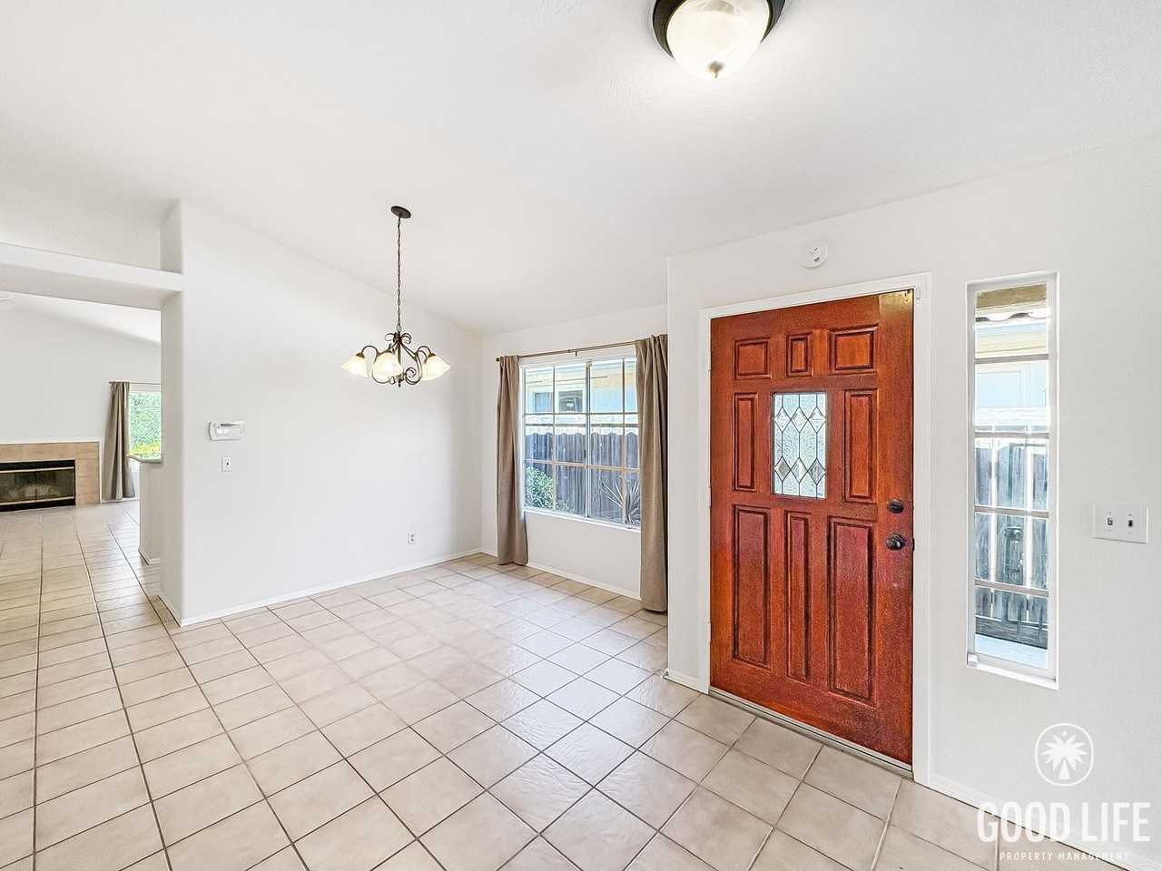 2179 Pleasantwood Ln - Photo 3 of 23