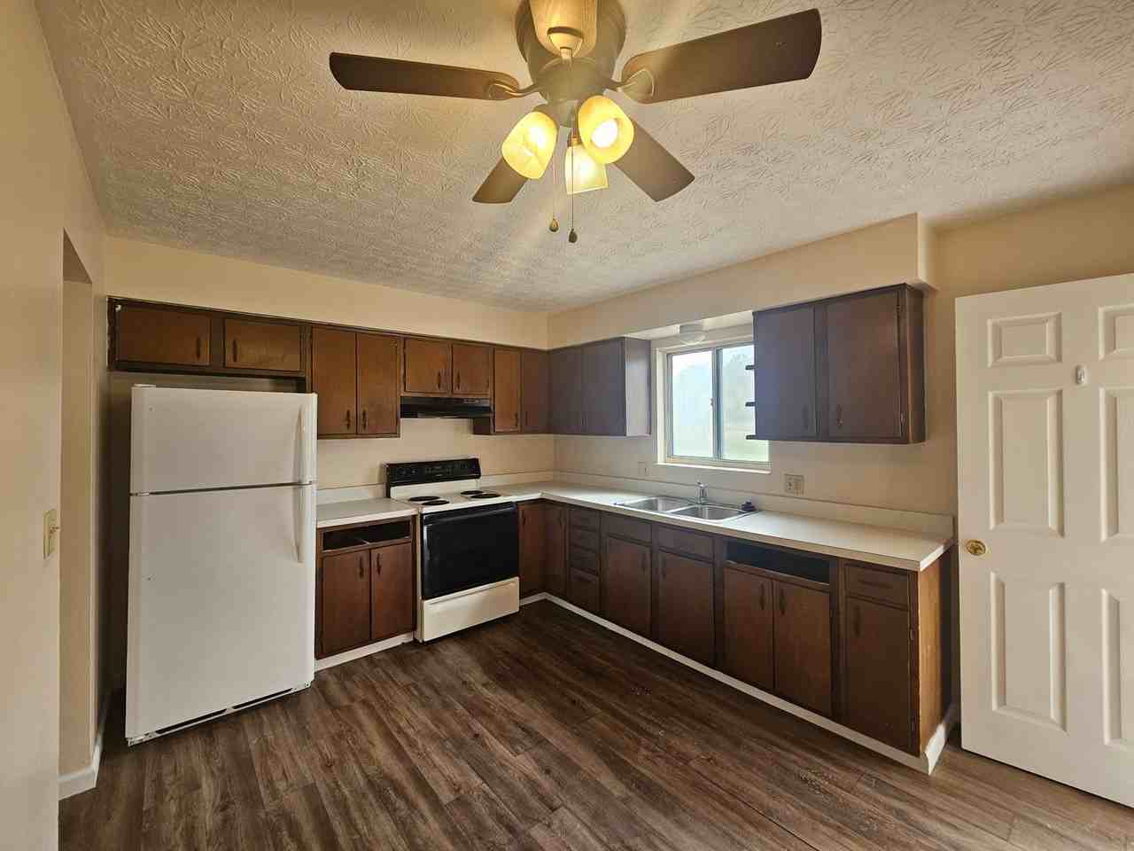 3944 Summit Rd - Photo 2 of 10