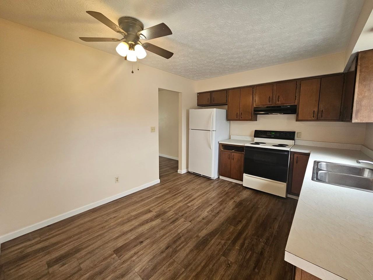 3944 Summit Rd - Photo 3 of 10