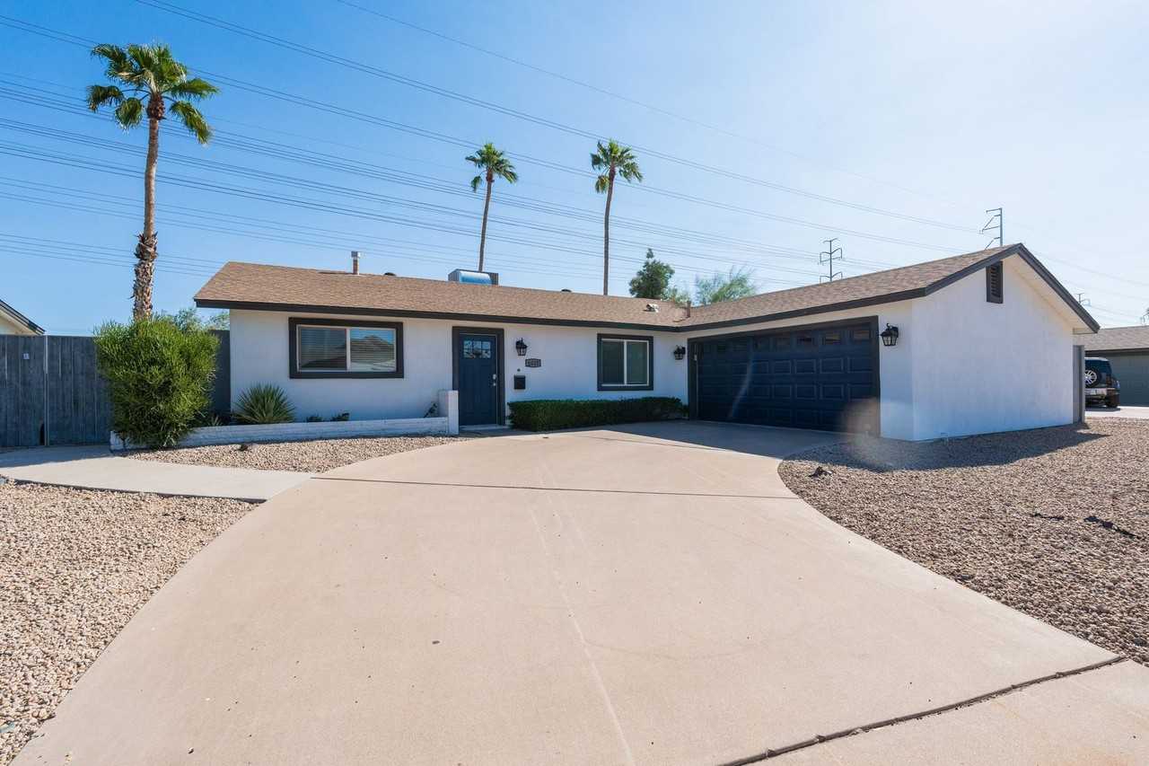 2025 N 66th St - Photo 2 of 39