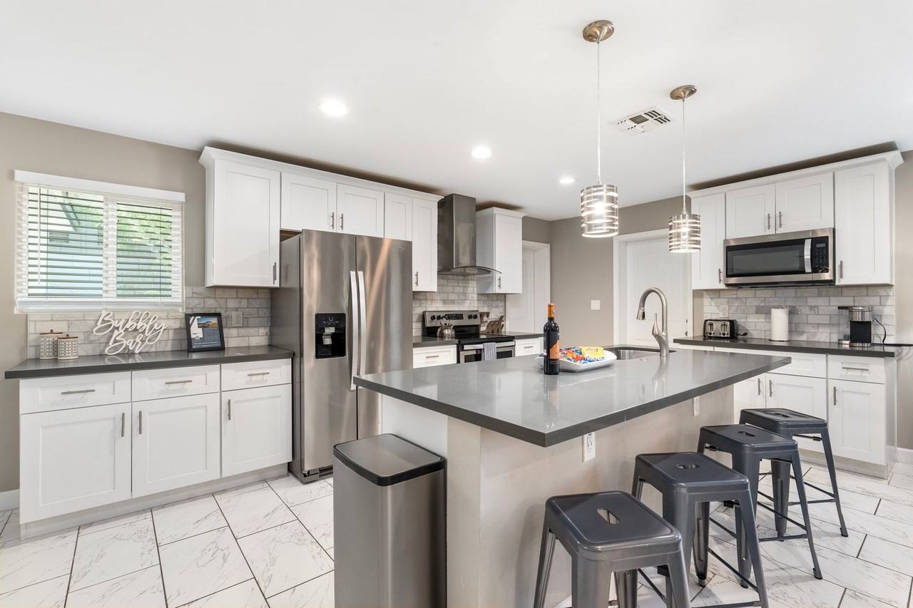 2025 N 66th St - Photo 6 of 39