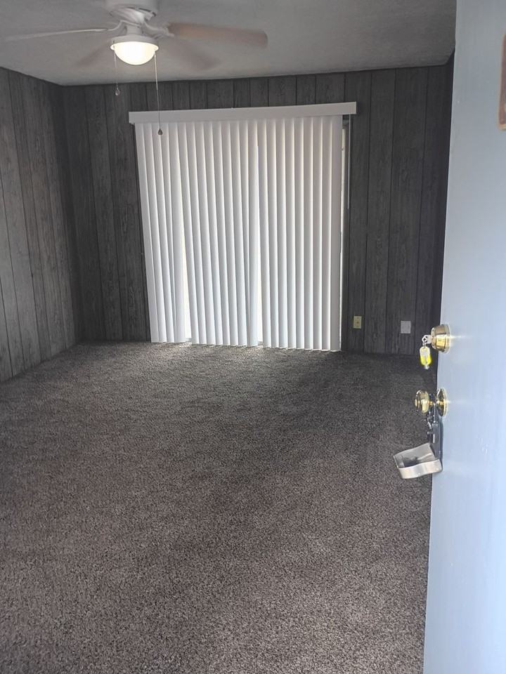 311 W Peach St - Photo 2 of 15