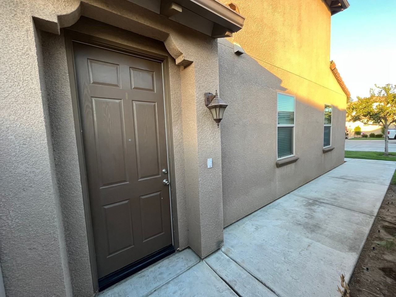1884 W Roby Ave - Photo 2 of 25