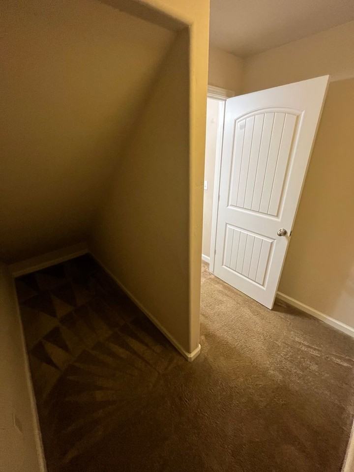 1884 W Roby Ave - Photo 6 of 25
