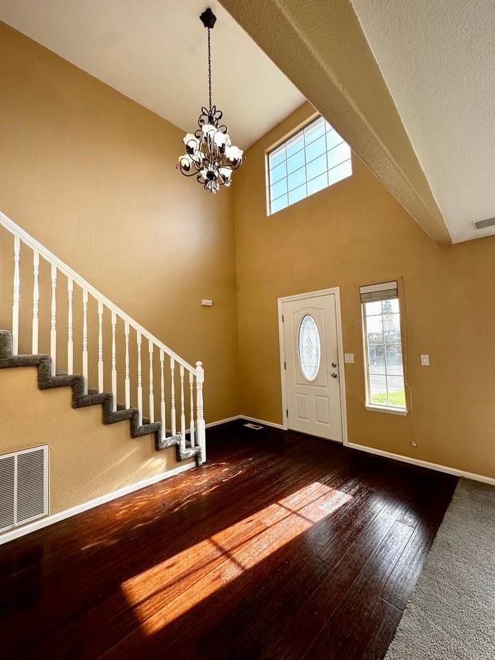 7107 Ne 148th Ct - Photo 2 of 21