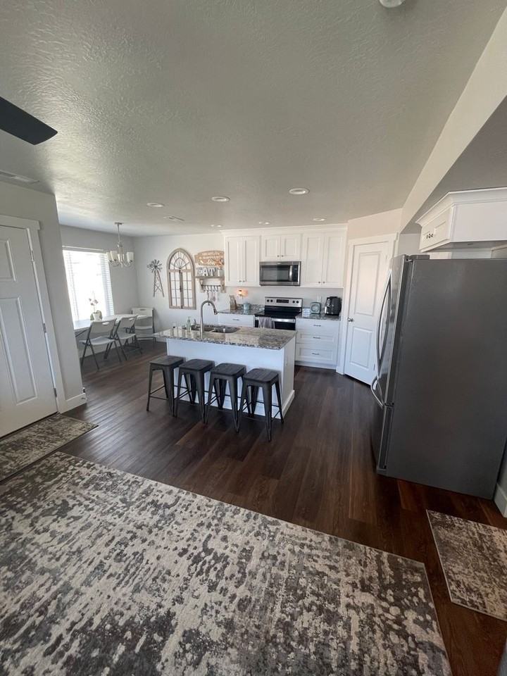 1010 N 20 E - Photo 2 of 20