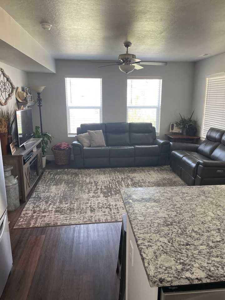 1010 N 20 E - Photo 4 of 20