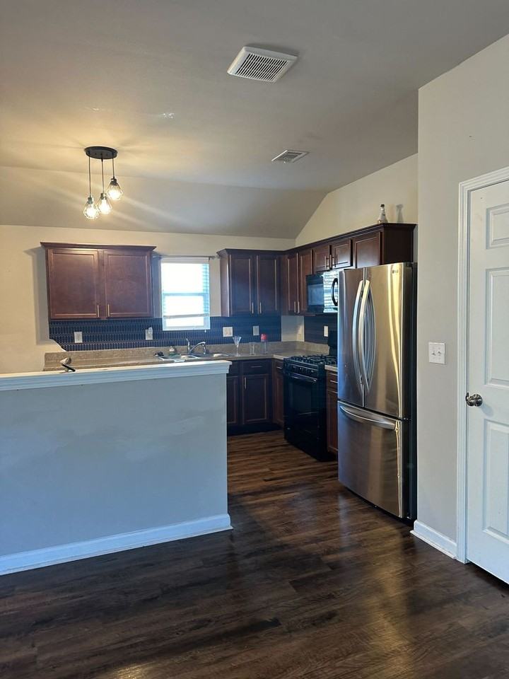 312 Center Field Dr - Photo 3 of 29