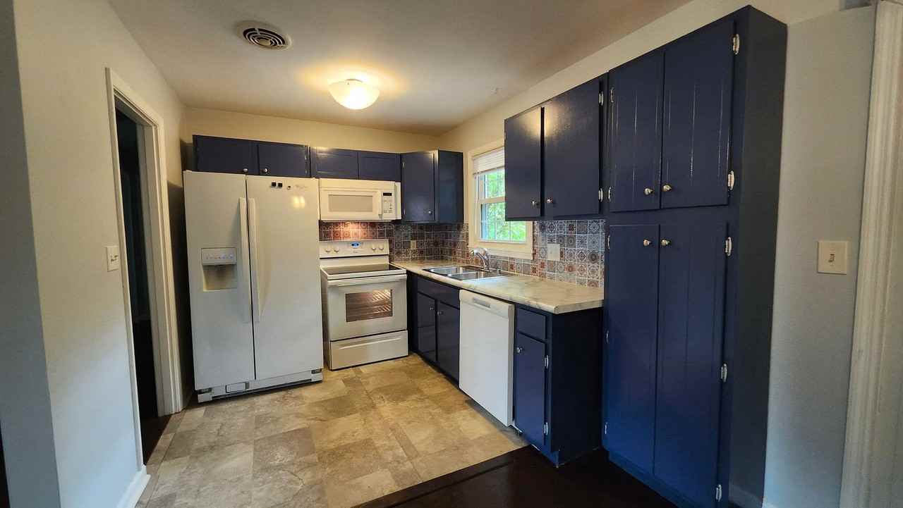 1172 Camellia Dr - Photo 3 of 14