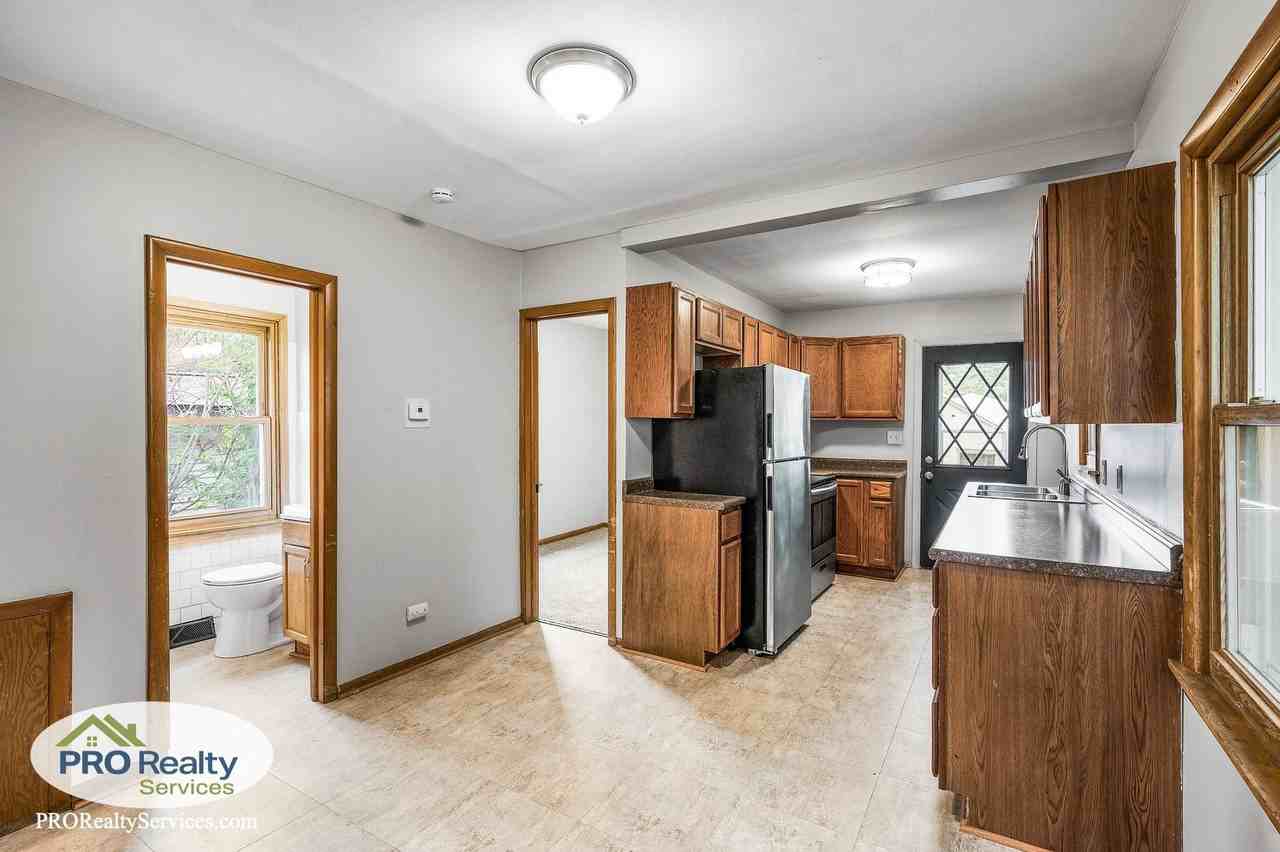 4242 Zane Ave N - Photo 3 of 25