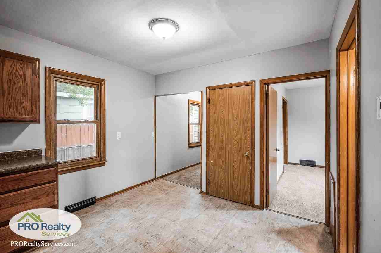 4242 Zane Ave N - Photo 4 of 25