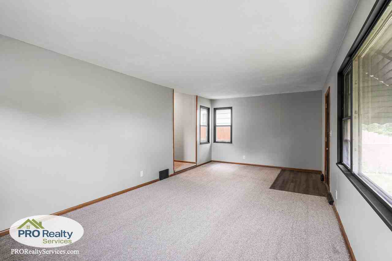 4242 Zane Ave N - Photo 6 of 25