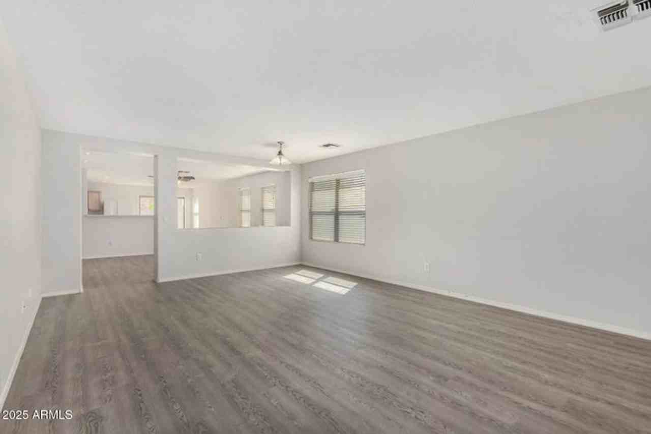 4803 N 92nd Ln - Photo 3 of 14