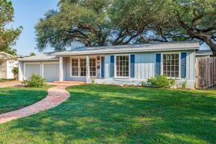 215 Woodcrest Dr - Photo 1 of 1