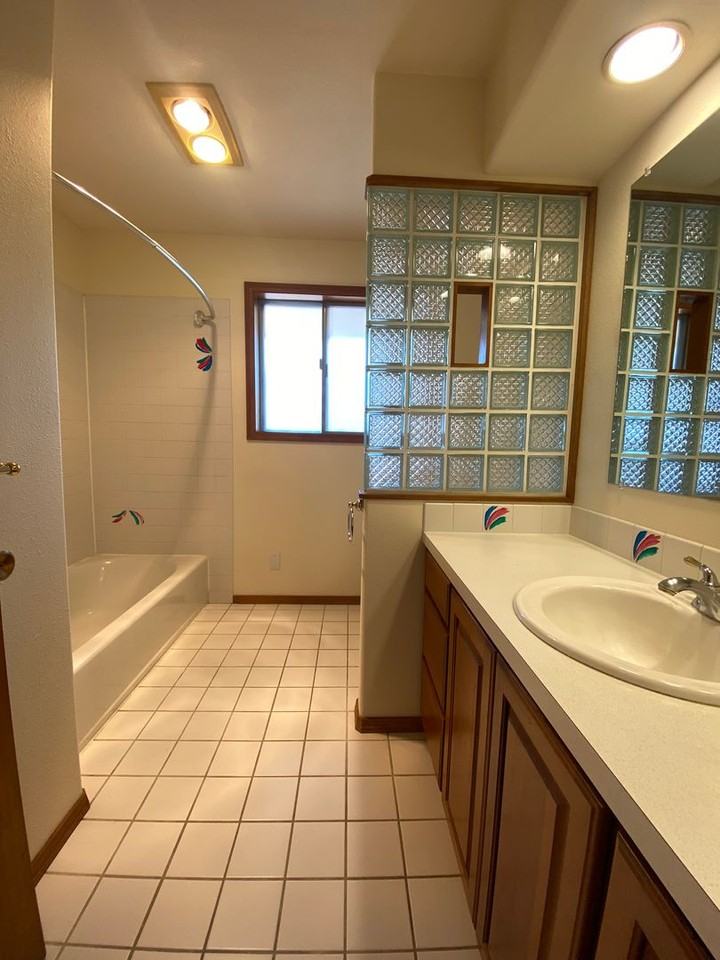 415 W 14th St - Photo 6 of 10