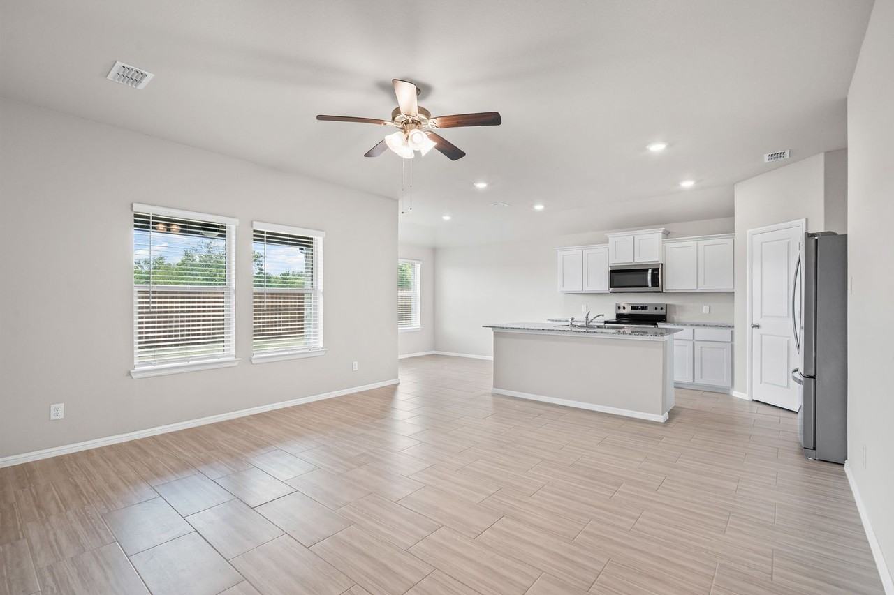 373 Wildrose Cir - Photo 2 of 41