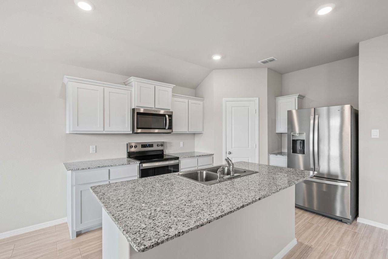 373 Wildrose Cir - Photo 3 of 41