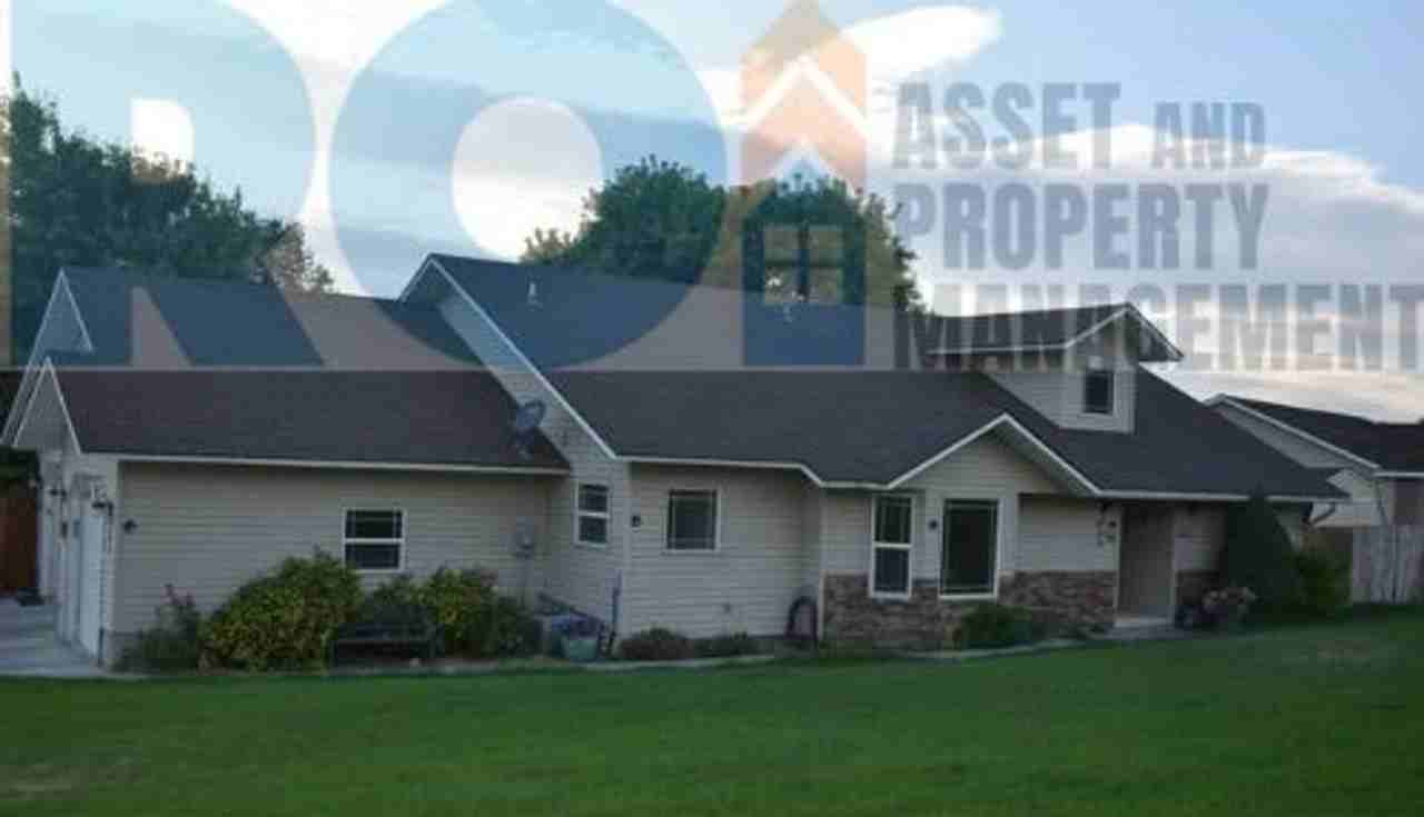 150 Jerome St - Photo 2 of 20