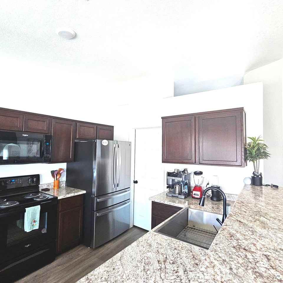 7545 E 43rd St - Photo 5 of 23