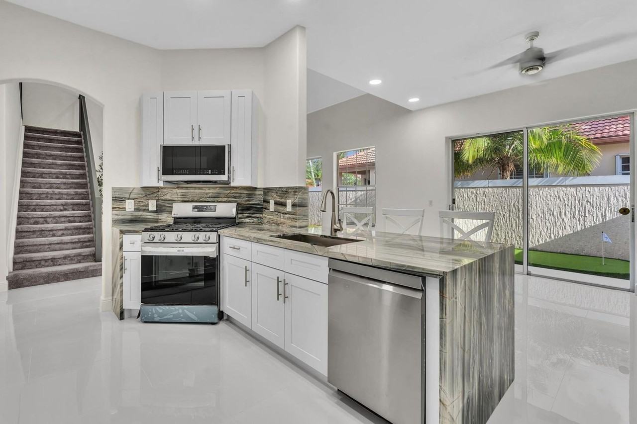 36 Monterey Pointe Dr - Photo 2 of 28