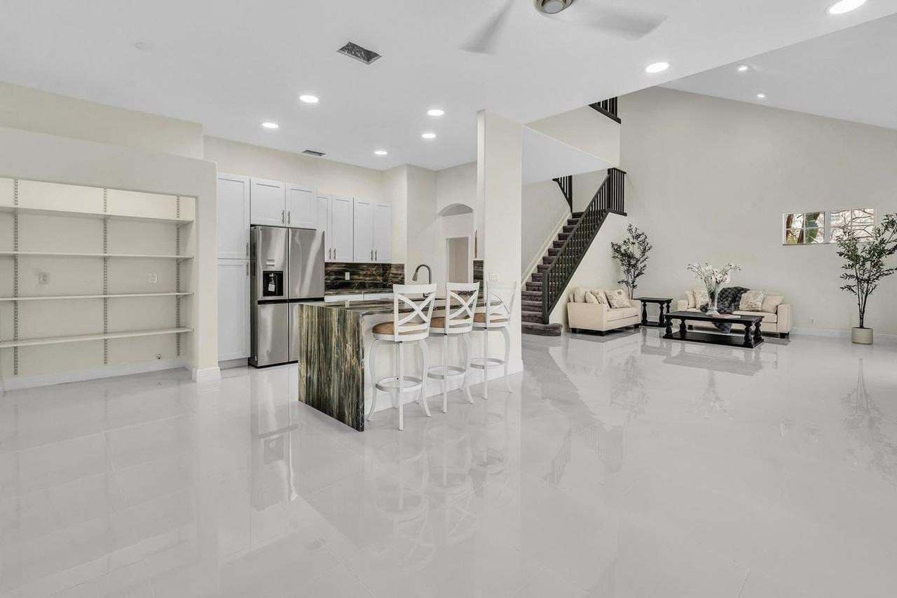 36 Monterey Pointe Dr - Photo 4 of 28