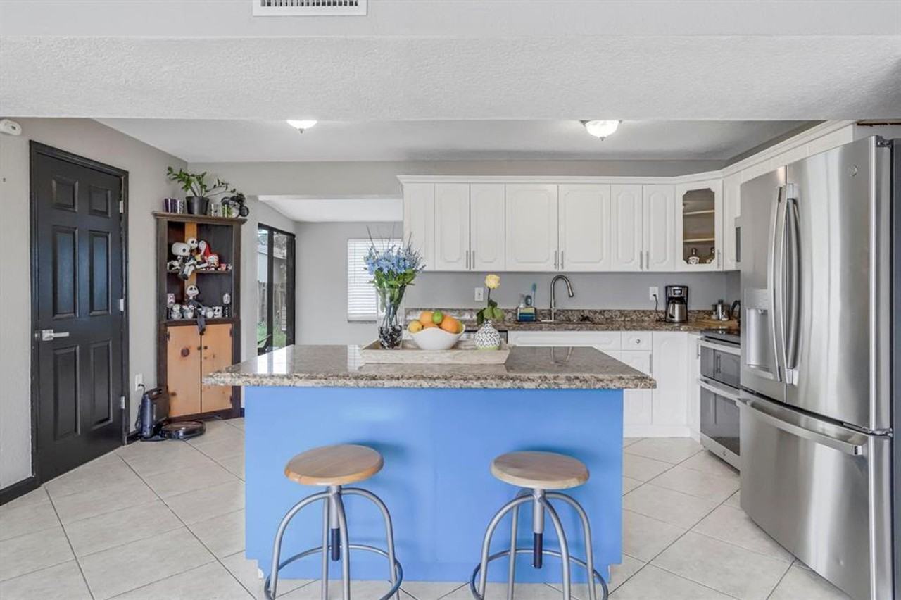 309 Riverdale Rd - Photo 3 of 10