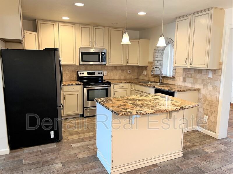 2443 Marmora Street - Photo 6 of 24