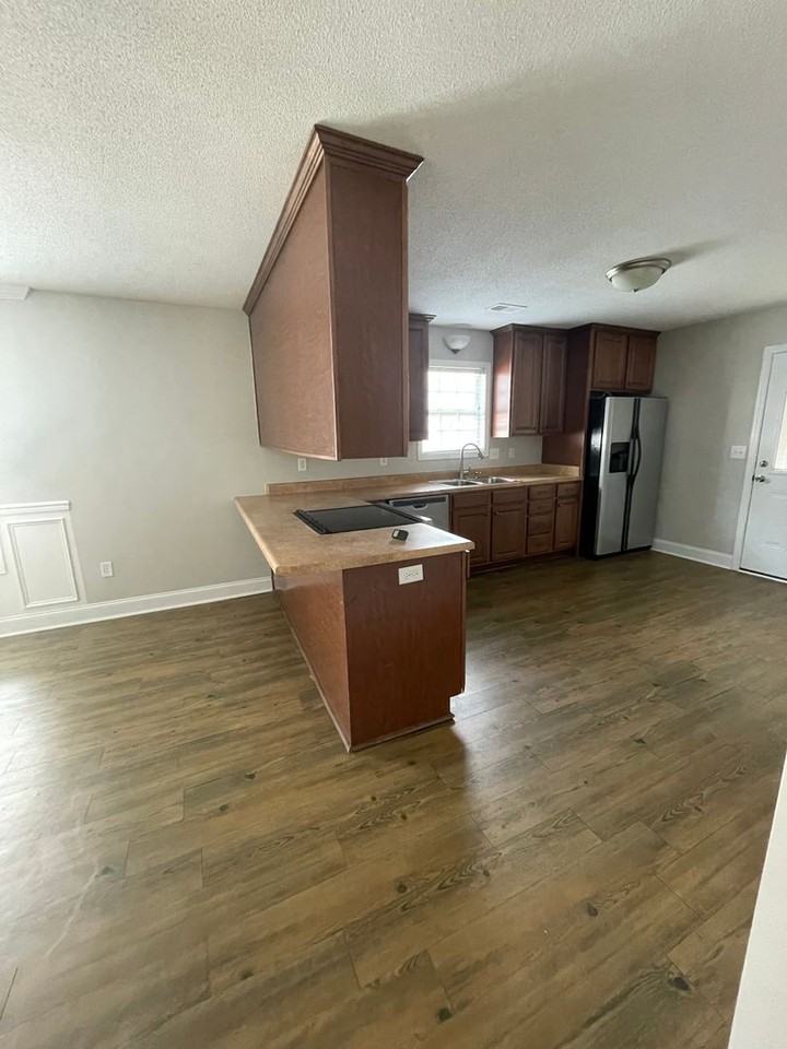 117 Amber Dr - Photo 2 of 18